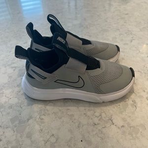 Boys grey Nike slip in sneakers